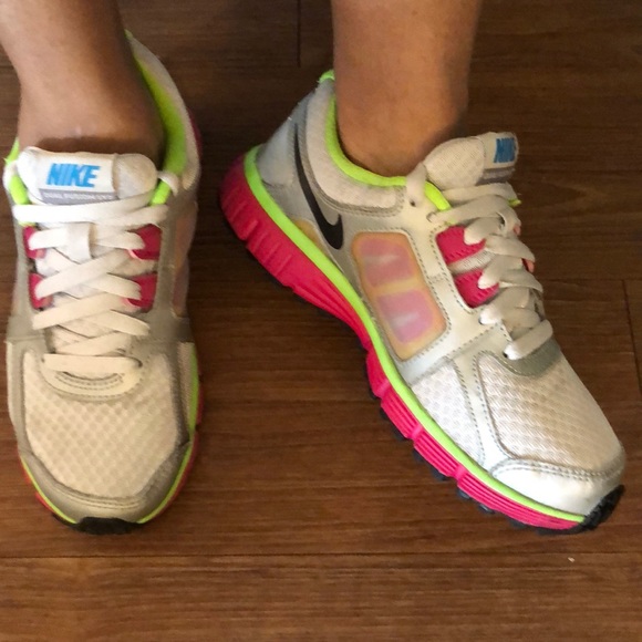 nike dual fusion st2